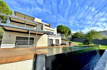 Casa en venda Spain seaside, 4 dormitoris 351 m², piscina infinita de 8m x 4m en 2.000 terrenys m²