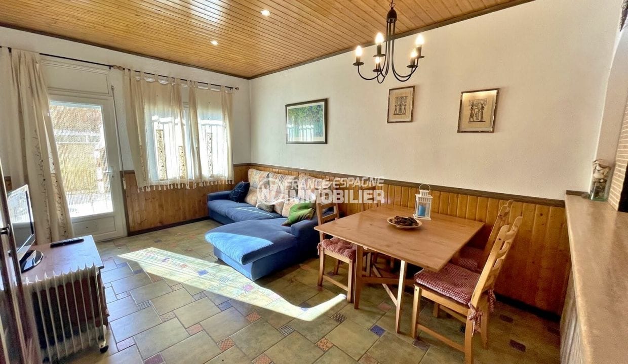 vente maison empuriabrava, 3 chambres 72 m², salon / salle à manger avec lambris au plafond