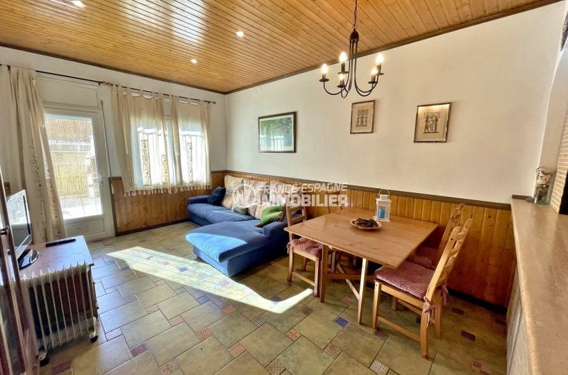 vente maison empuriabrava, 3 chambres 72 m², salon / salle à manger avec lambris au plafond