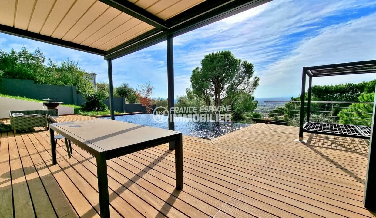 Immobiliària Espanya A prop del mar : Villa 4 dormitoris 351 m², piscina desbordant i pèrgoles bioclimàtiques
