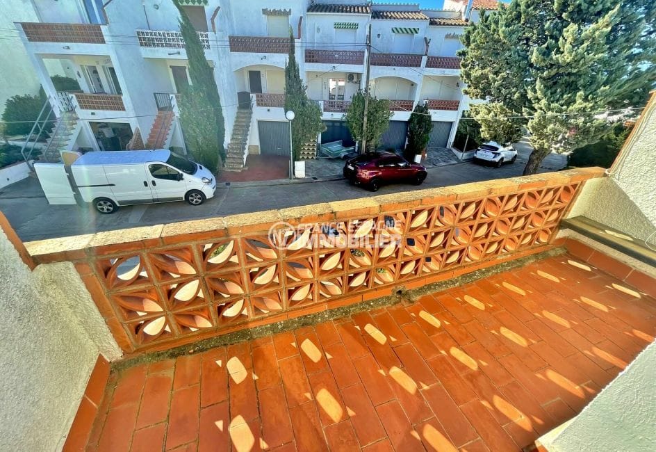 real estate sale rosas: villa 2 bedrooms 72 m², terrace on the street from the children's room
