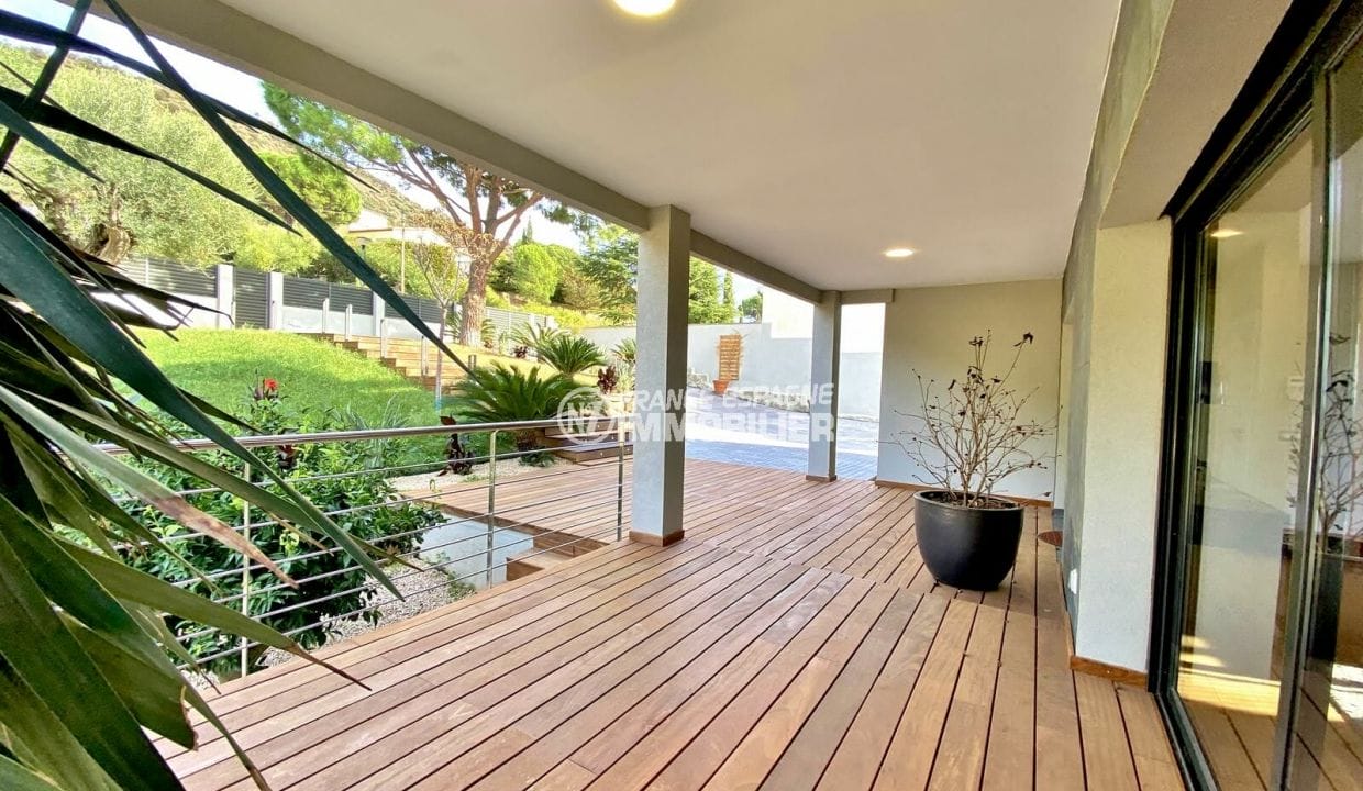 jumaros: 4-bedroom villa 351 m², magnificent covered terrace, treated wooden slatted floor