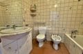 achat maison roses espagne, 2 chambres 72 m², salle de bains claire avec wc et bidet