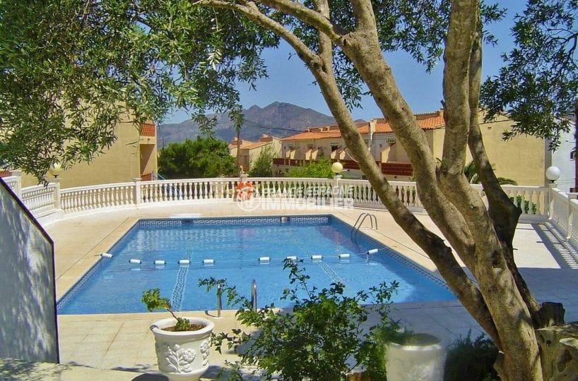 pink house, 2 bedrooms 72 m², with private garden and shared pool