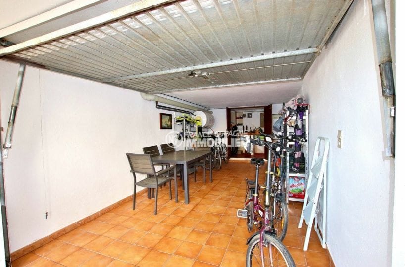 roses santa margarida: villa 2 chambres 79 m², grand garage de 25 m², étagères, vélos