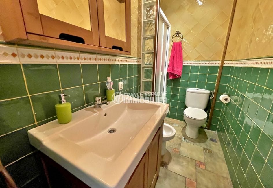 agence empuriabrava: villa 3 chambres 72 m², salle d'eau avec douche et wc