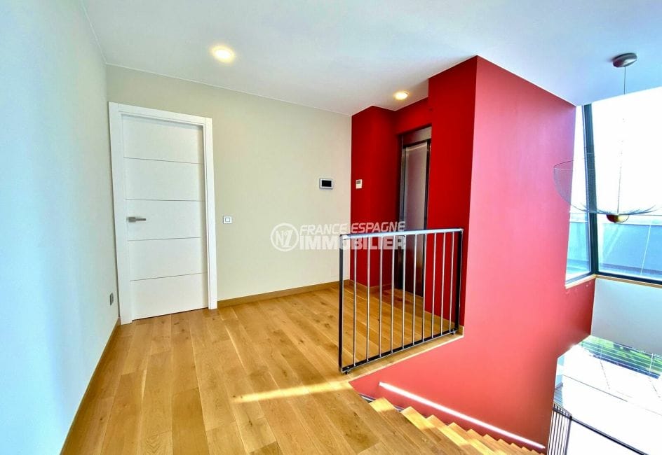 agence immobiliere francaise en espagne: villa 4 chambres 351 m² avec ascenseur ou escaliers