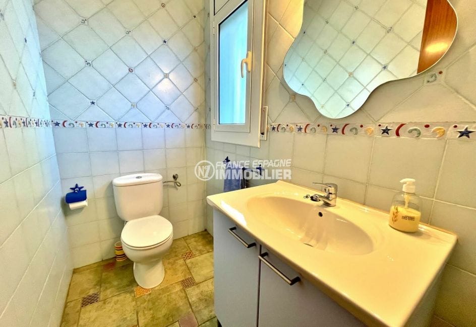 marina empuriabrava: villa 3 chambres 72 m², wc indépendant avec lavabo