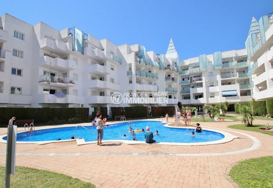 roses santa margarida: appartement 2 chambres 67 m², piscine communautaire avec douche extérieure