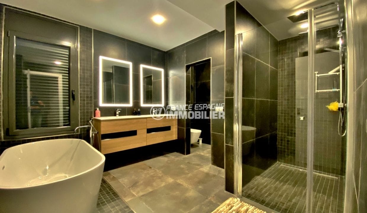 n1 france spain: 4-bedroom villa 351 m², large bathroom in master suite, shower
