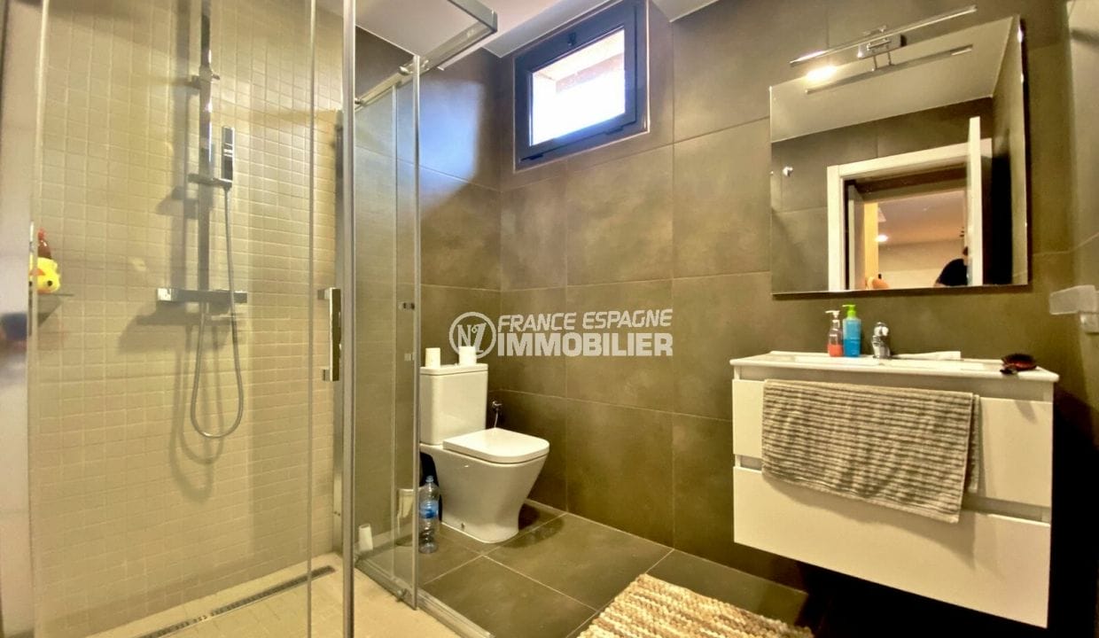 Agència immobiliària Palau Saverdera: Villa 4 habitacions 351 m², bany amb dutxa i WC