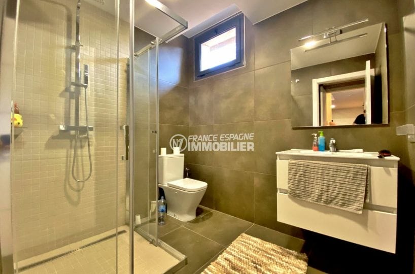 agence immobiliere palau saverdera: villa 4 chambres 351 m², salle d'eau avec douche et wc
