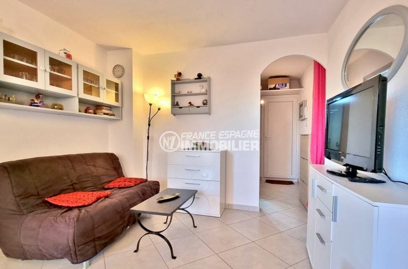 appartements a vendre a rosas, 1 chambre 36 m², salon avec canapé et table basse