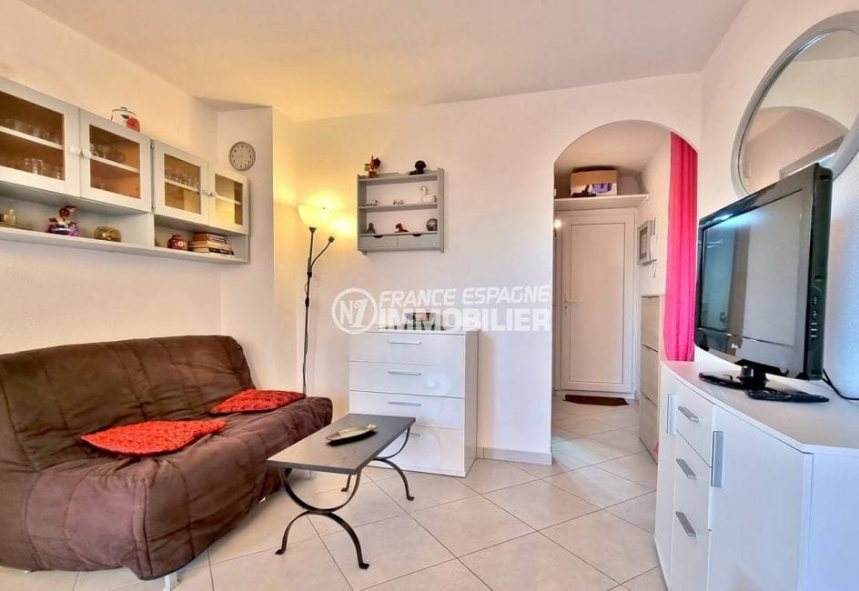 appartements a vendre a rosas, 1 chambre 36 m², salon avec canapé et table basse