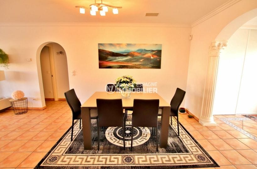 maison a vendre empuriabrava avec amarre, 3 chambres 180 m², espace salle à manger