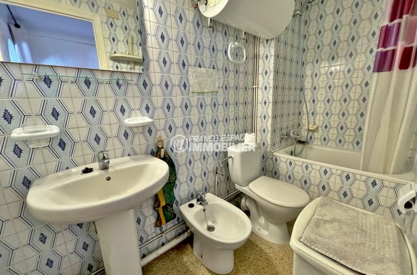 acheter appartement empuriabrava, studio 24 m2, salle de bain avec baignoire et wc