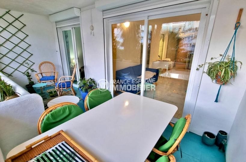 appartement à vendre à rosas espagne, 2 chambres 51 m², terrasse équipée d'un espace pour manger et de détente