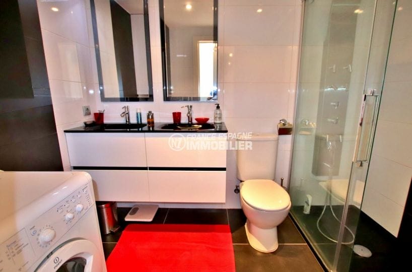 empuriabrava appartement a vendre, 3 chambres 98 m2, salle d'eau avec douche à l'italienne et wc