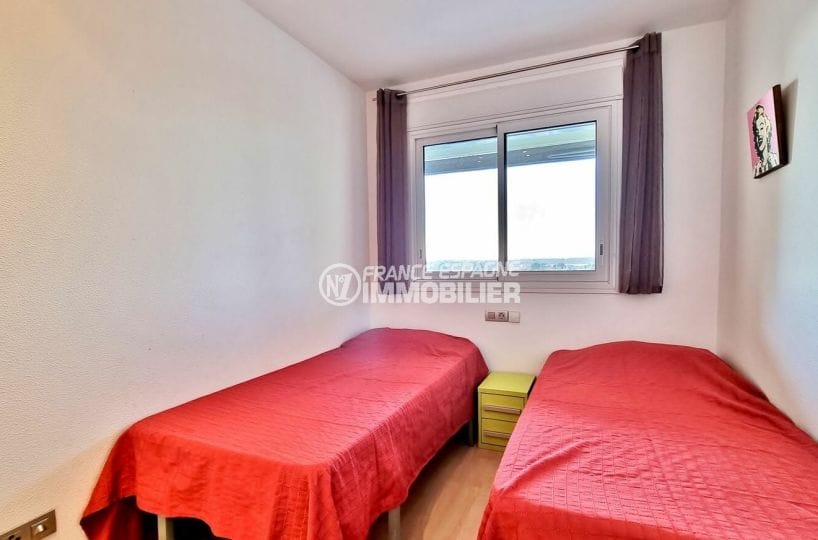 immocenter roses: appartement 2 chambres 65 m2, chambre à coucher, 2 lits simples