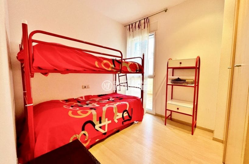 appartement à vendre à rosas, 2 chambres 74 m², chambre à coucher, lits simples superposés