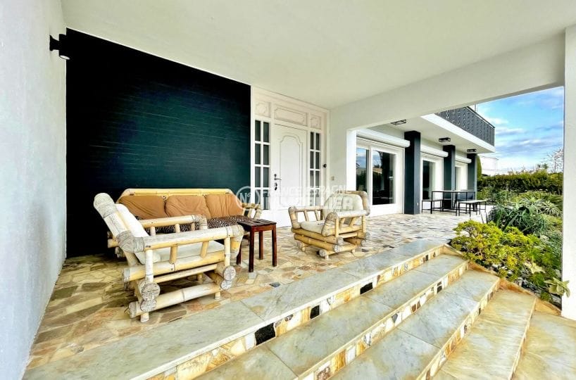 maison à vendre empuriabrava, 6 chambres 458 m², longue terrasse avec espace détente