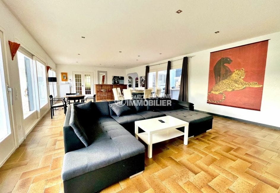 maison a vendre empuriabrava avec amarre, 6 chambres 458 m², vaste salon / salle à manger