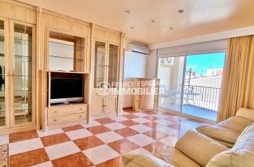apartment for sale rosas, 3 bedrooms 90 m2, living / dining room with terrace access, open view, beach 400 m