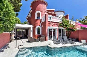 maison a vendre empuria brava, 4 chambres 126 m², façade rouge, piscine privé