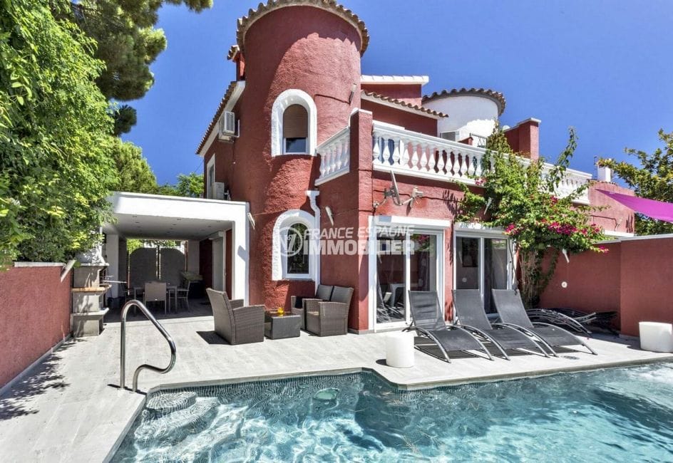maison a vendre empuria brava, 4 chambres 126 m², façade rouge, piscine privé