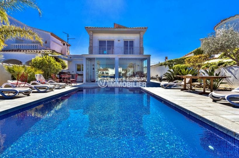 maison à vendre empuriabrava, 4 chambres 210 m², grande piscine privée