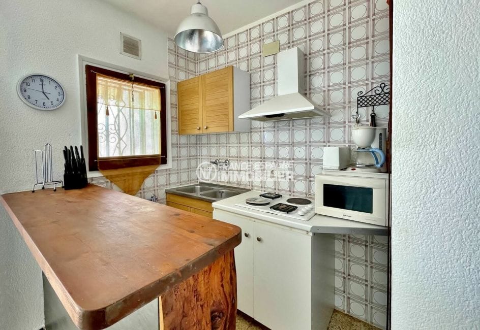 maison a vendre a empuriabrava, 2 chambres 61 m2, cuisine avec plaques, hotte et bar