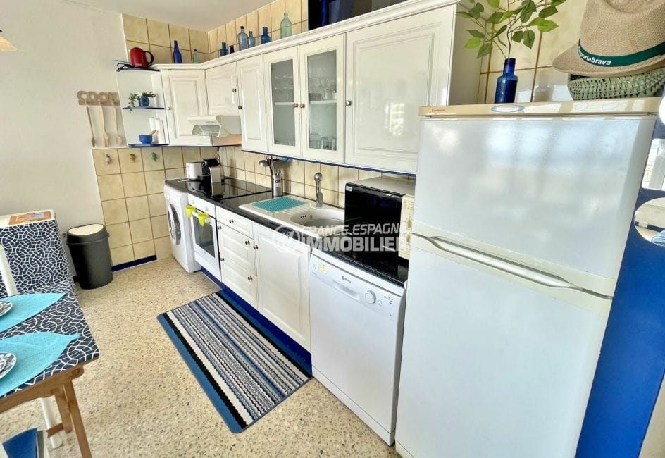 appartement empuriabrava vente, 2 pièces 45 m², cuisine ouverte blanche