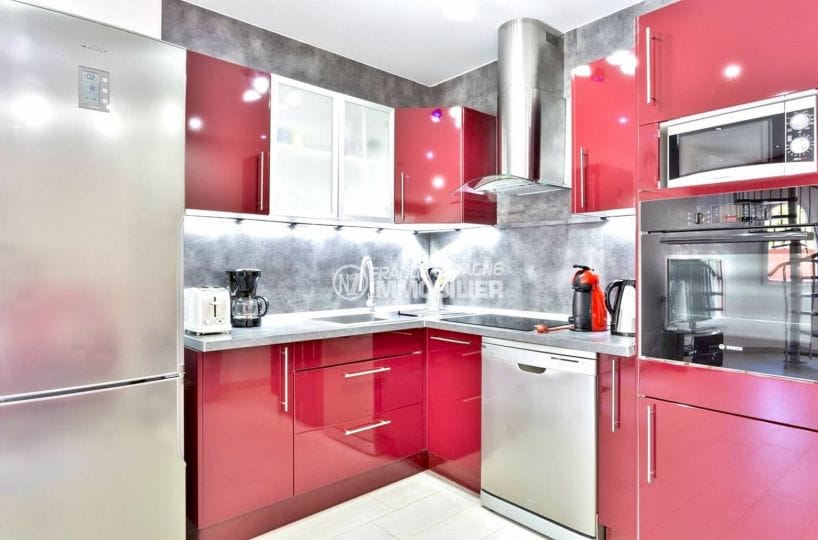 maison a vendre espagne, 4 chambres 126 m², cuisine américaine rouge