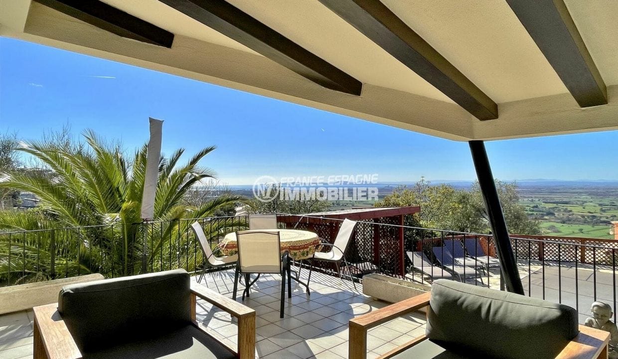 sale house rosas, 4 bedrooms 325 m2, summer living room on covered terrace