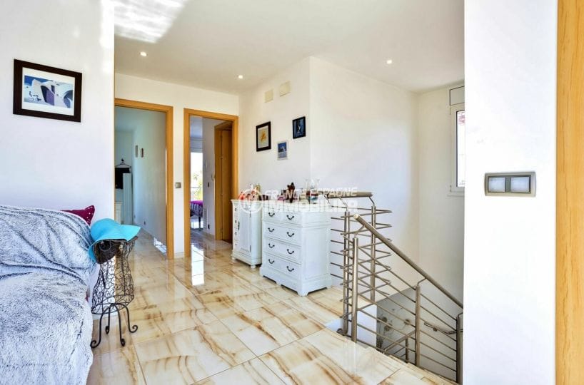 maison a vendre empuriabrava avec amarre, 4 chambres 210 m², hall du premier étage