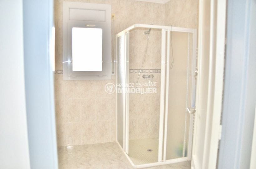 villa a vendre empuriabrava, 3 chambres 184 m², seconde salle d'eau avec douche italienne