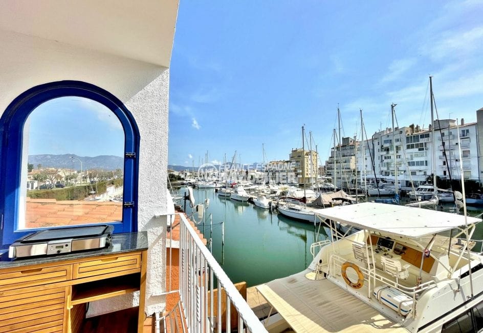 immocenter: villa 2 chambres 77 m², vue marina depuis la terrasse à l'étage