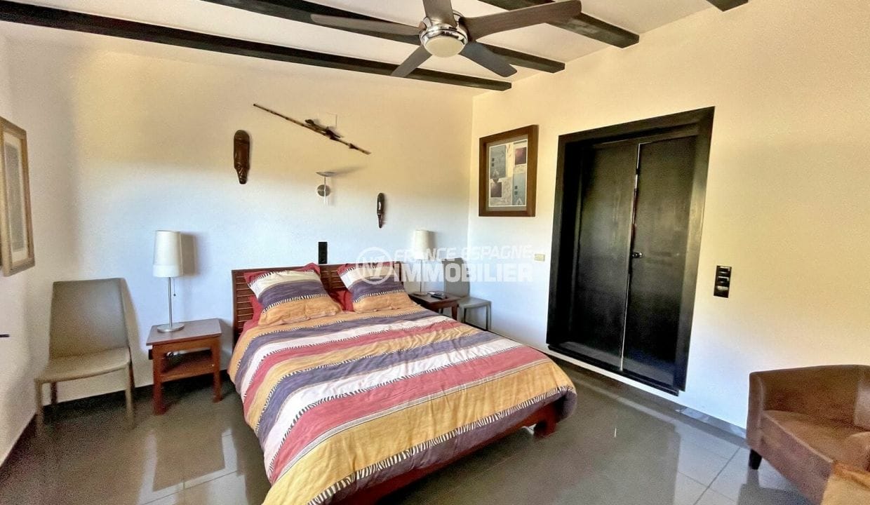 Casa en venda Costa Brava, 4 dormitoris 325 m2, segon dormitori amb bigues vistes
