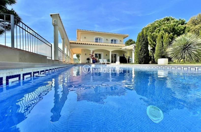 maison a vendre espagne, 5 chambres 368 m², grande piscine et jardin