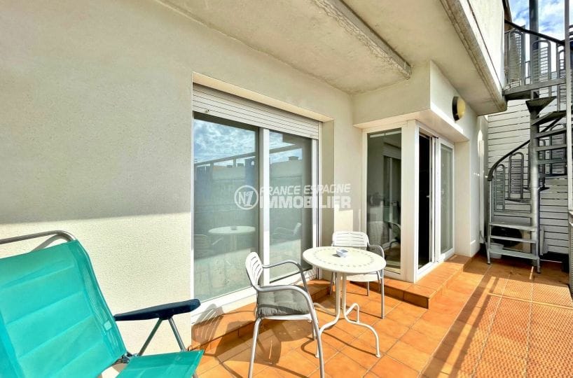 achat appartement rosas, 1 chambre 52 m², terrasse avec escaliers pour solarium