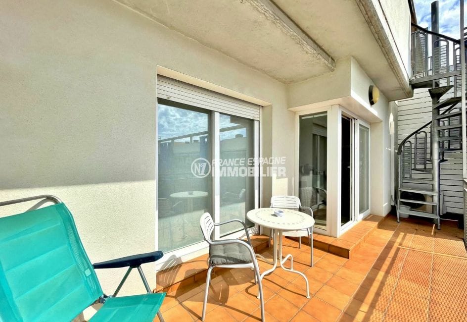 achat appartement rosas, 1 chambre 52 m², terrasse avec escaliers pour solarium