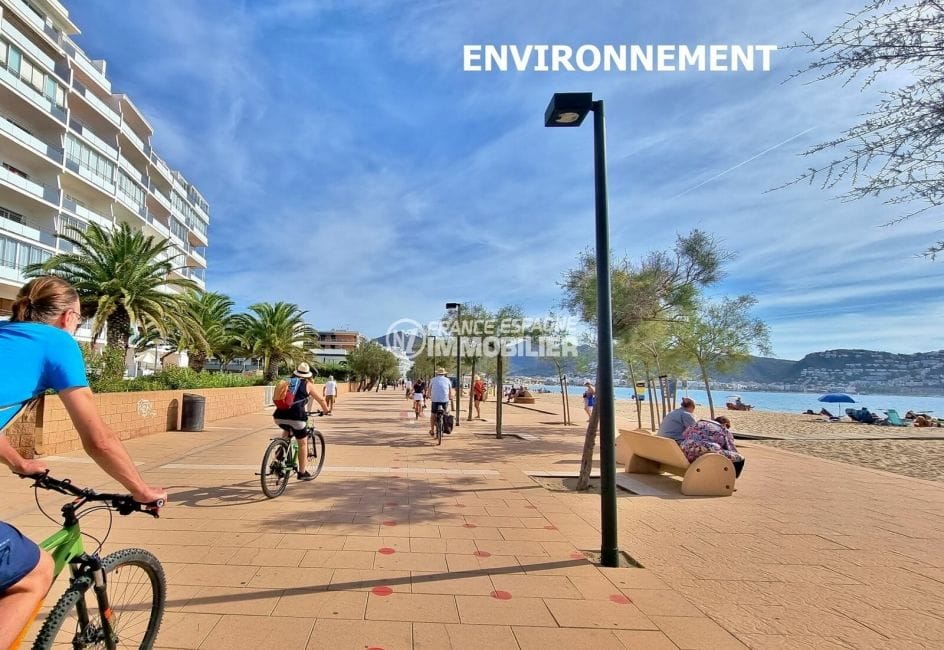 on peut atteindre le quartier résidentiel de santa margarida à pied ou vélos par la promenade de plage