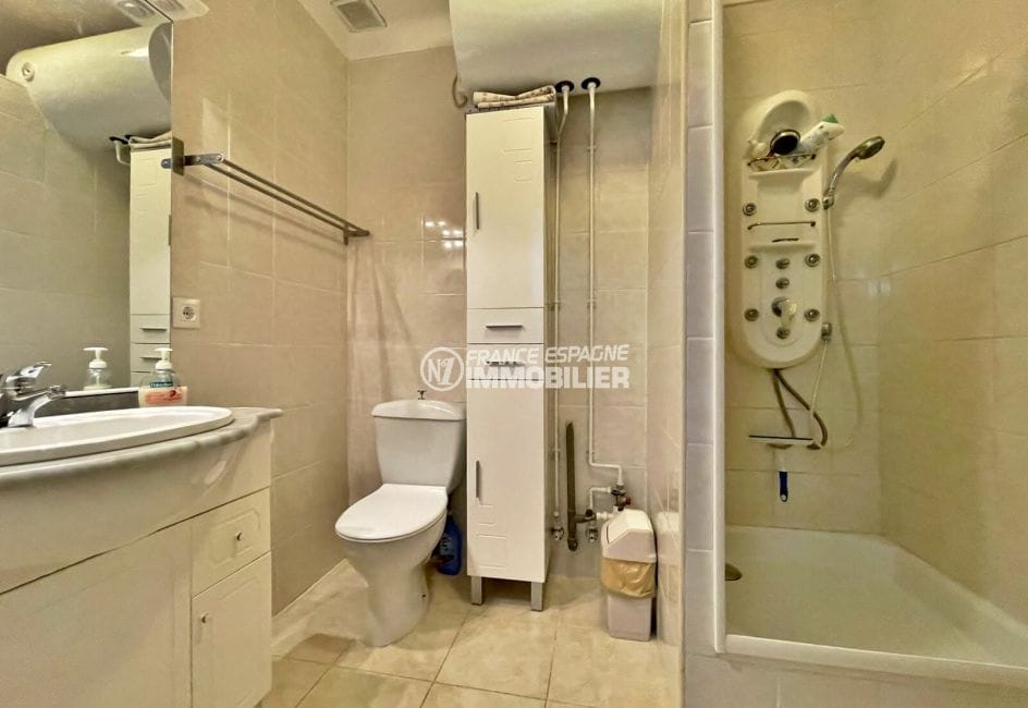 villa a vendre empuriabrava, 2 chambres 74 m², salle d'eau avec cabine de douche