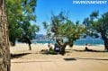 a la plage de santa margarida on peut trouver quelques arbres pour avoir un peu d'ombre