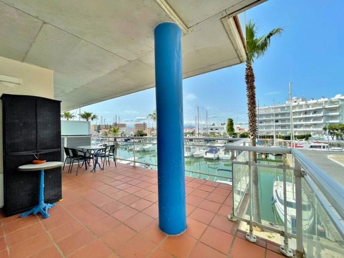 venta piso rosas, 2 habitaciones 67 m², gran terraza vista puerto deportivo