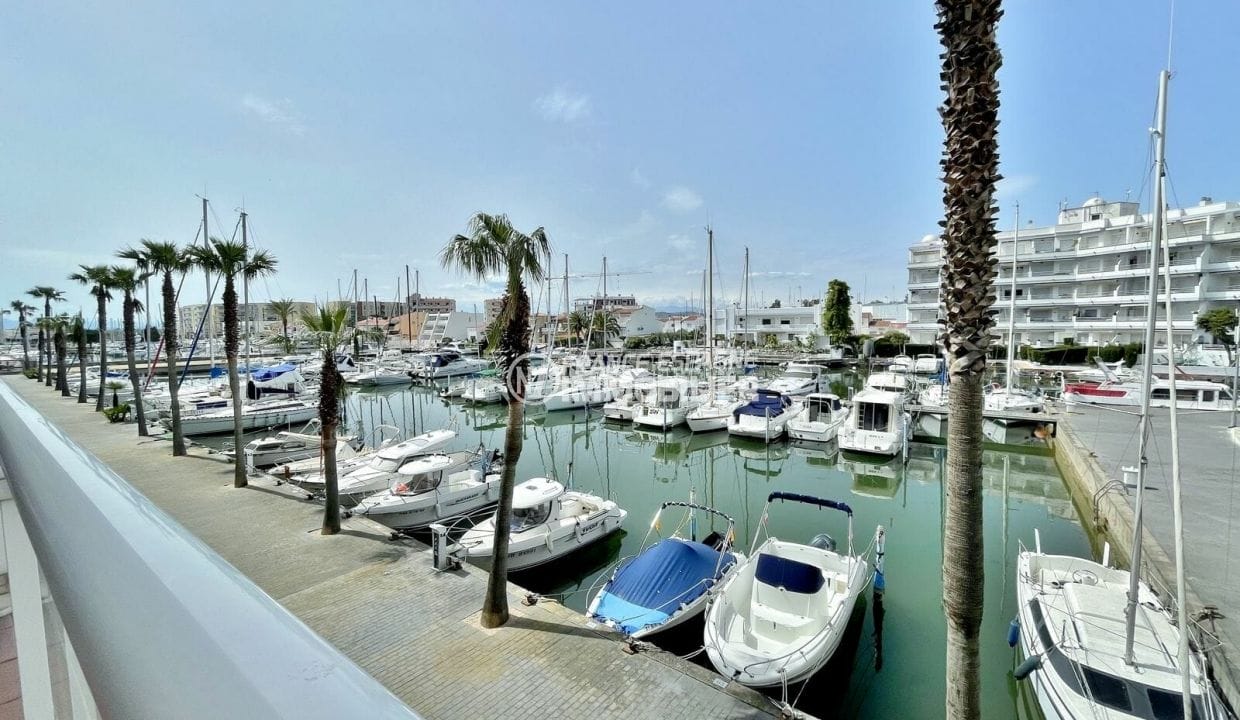 apartment for sale in rosas, 2 rooms 67 m², view of the marina from the terrace