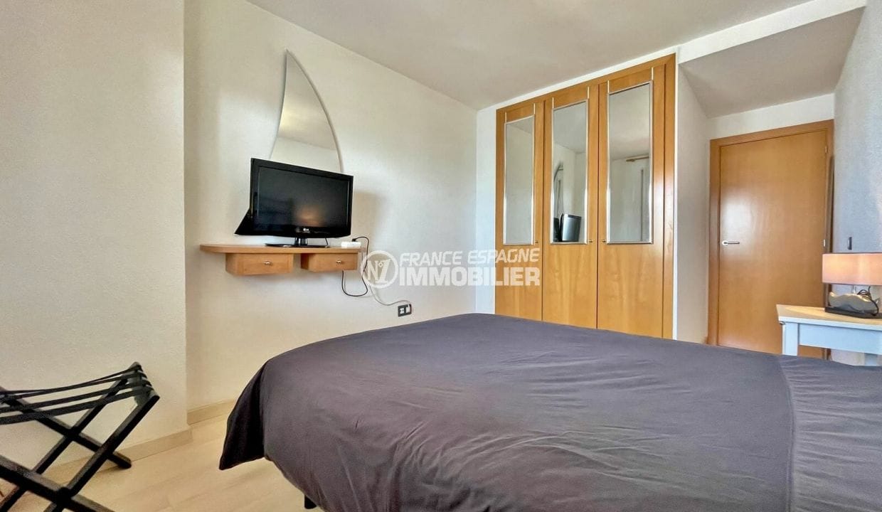 santa margarida: 2-room apartment 67 m², double bedroom with built-in closet