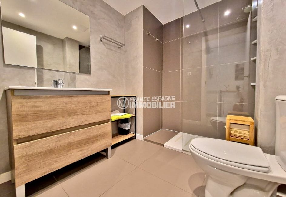 vente appartement roses espagne, 3 pièces 71 m², salle d'eau, douche italienne