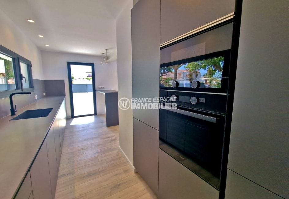 achat empuriabrava: villa 4 pièces 170 m² avec amarre, cuisine équipée
