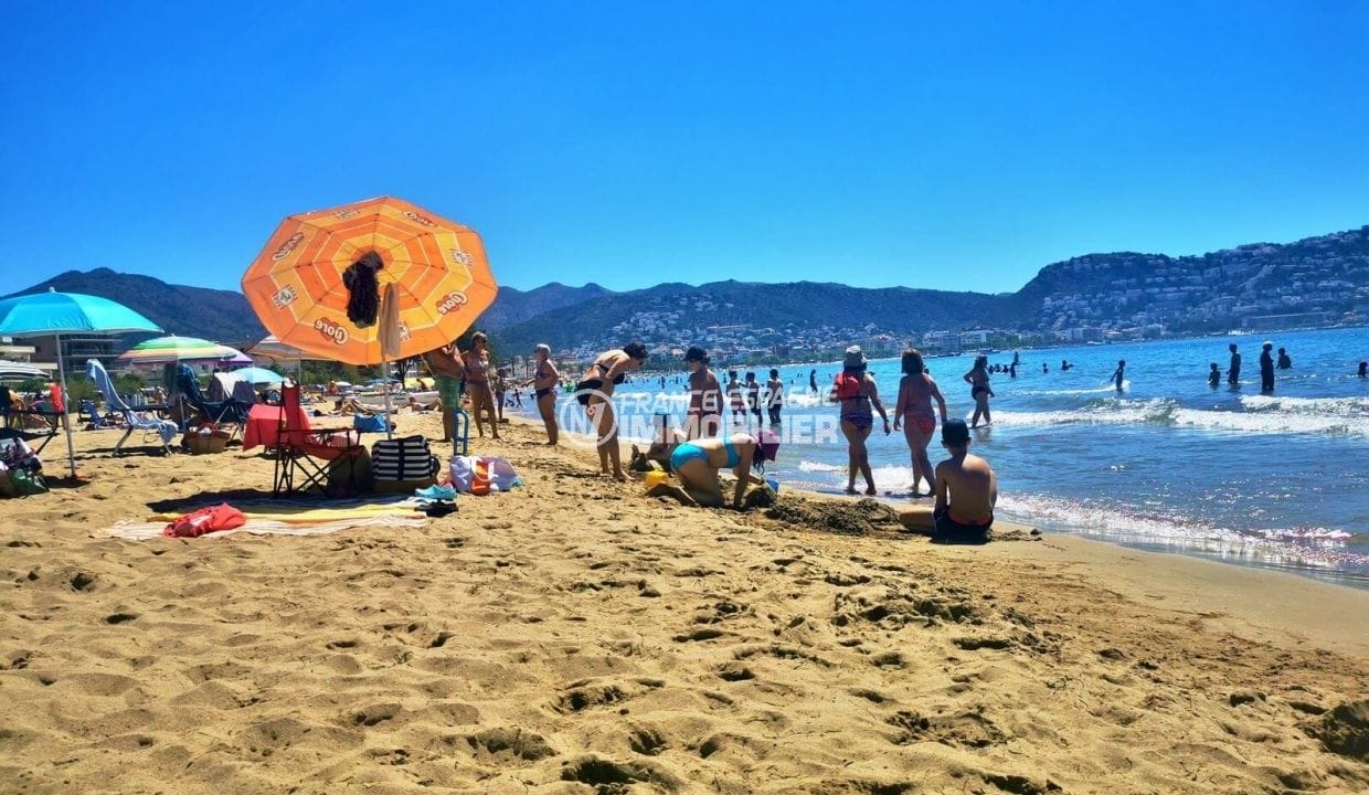 santa margarida beach is the ideal place to relax and share with the family